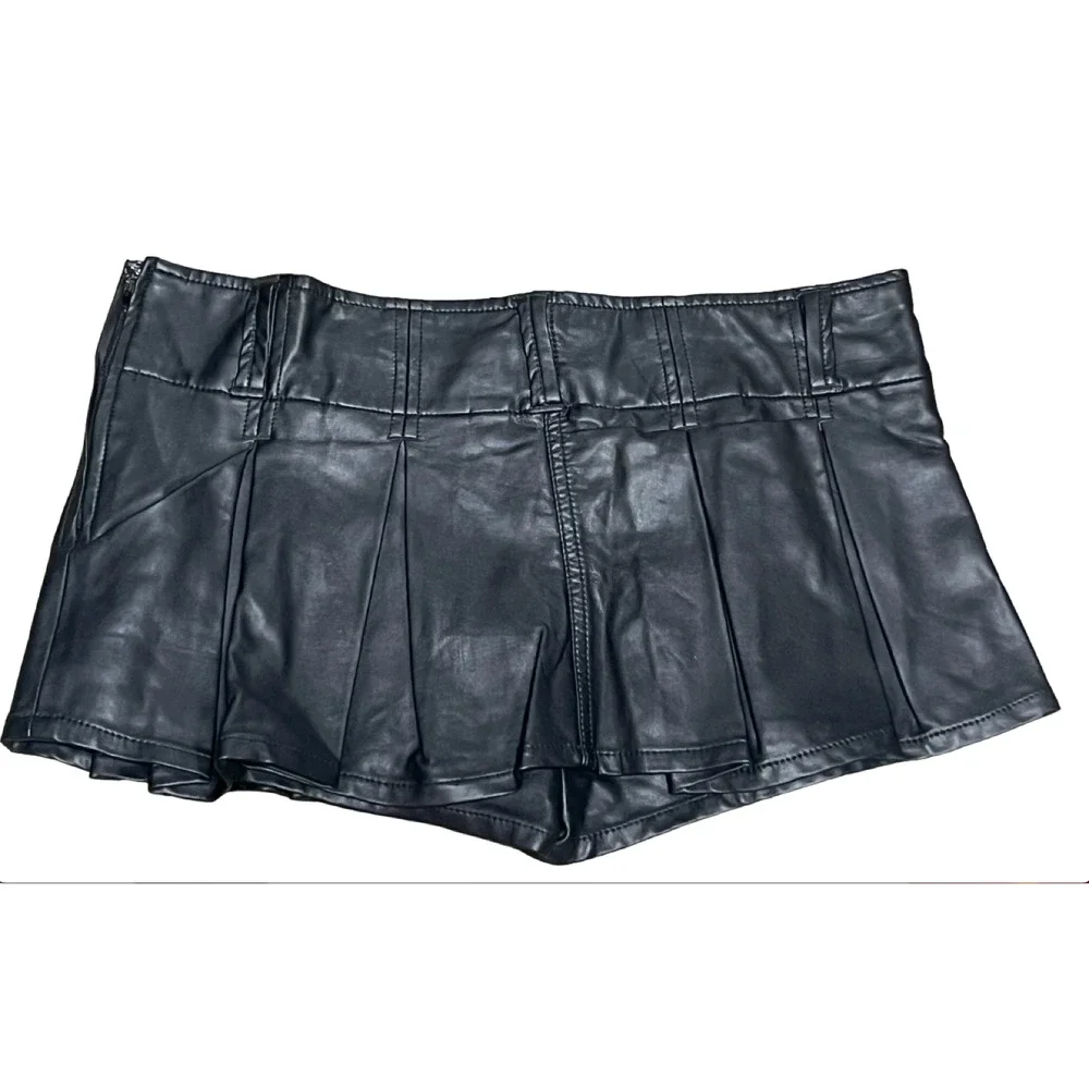 NEW FREE PEOPLE BLACK VEGAN FAUX LEATHER PLEATED MICRO MINI SKORT SKIRT SZ 10